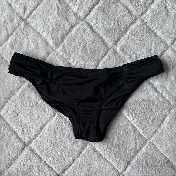 Victoria's Secret | Knockout Ruche Black Bikini Bottoms | Size Small - Picture 5 of 12